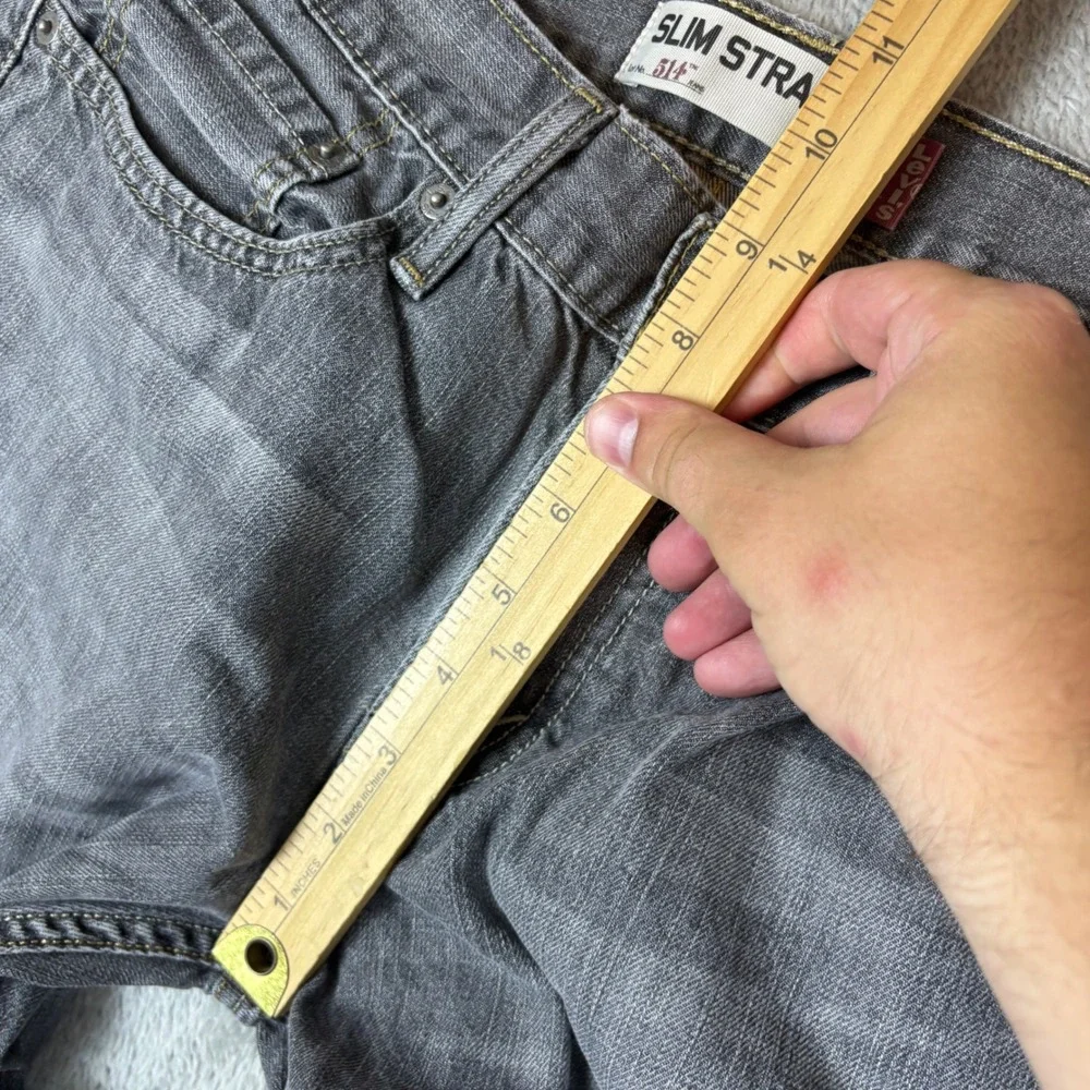 Levi's Jeans Mens 31x32 (Fits 30x31) 514 Slim Straight Gray Faded Denim